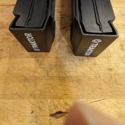 Native Instruments Traktor Z1 & X1 with Kontrol Stands image 10