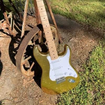 NEW CUSTOM-MADE Boutique Vintage Style 6 STRING GOLD LEAF ST. ELECTRIC GUITAR image 1