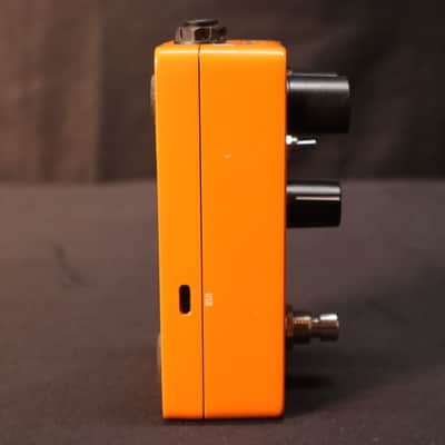 Universal Audio Flow Vintage Tremolo 2023 - Present - Orange image 5