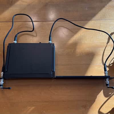 Shure BLX4R G Band Wireless Guitar image 2
