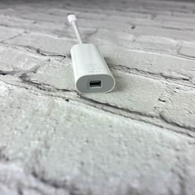 Apple Thunderbolt-2 to Thunderbolt 3 (USB-C) Adapter image 3