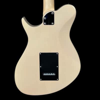 Aria Pro II Jet B'Tone SVW See Through Vintage White Baritone