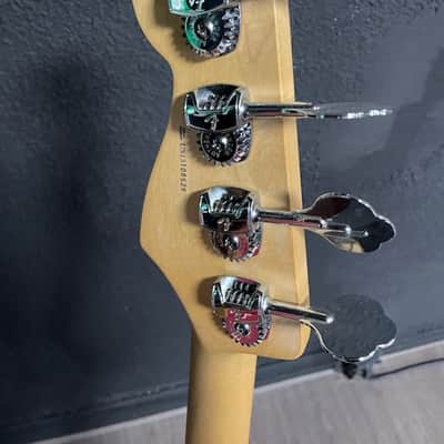 Fender American Deluxe Dimension Bass IV HH with Maple Fretboard 2014 - 2016 - Natural image 4