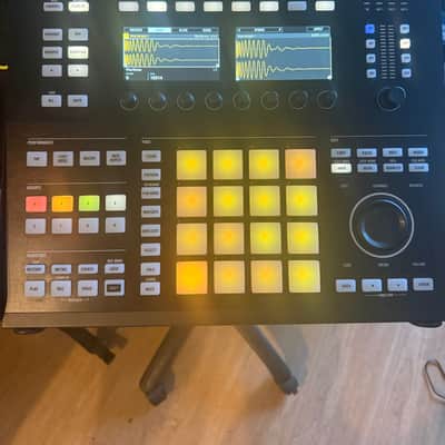 Native Instruments Maschine Studio Black image 2