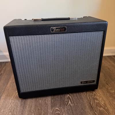 Fender Tone Master FR-10 1000-Watt 1x10" Active Guitar Speaker Cabinet with Cover image 1