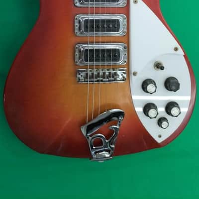 RICKENBACKER 320 electric guitars