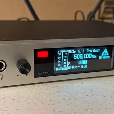 Sennheiser EW 500 G4-935 Handheld Wireless Microphone System with MMD 935 Capsule (AW+-Band: 470-558 MHz) 2010s - Black image 13