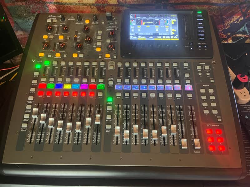 Behringer X32 Compact 40-Input 25-Bus Digital Mixing Console with flight case image 1