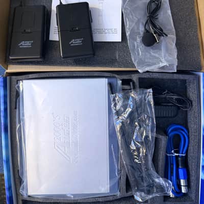Audio 2000’s AWM6952U Pro 2 Channel UHF Wireless System with 100 frequencies 2013 - Silver image 2