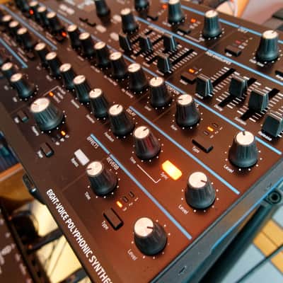 Novation Peak, 8-Voice Polysynth, Wooden Cheeks and Stand, Boxed image 4