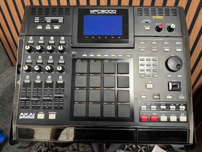 Akai MPC5000 Music Production Center 2008 - 2013 - Black image 1