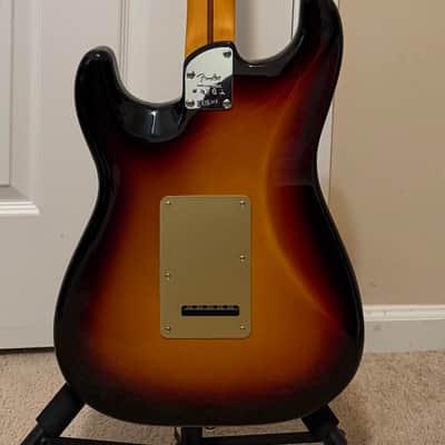 Fender American Ultra Stratocaster 2024 - Ultraburst image 2