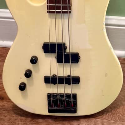 Charvel Vintage 80's Charvel / Jackson 2B Lefty 4 String Bass Guitar Made in Japan MIJ Left Handed W/ Case  - White image 2