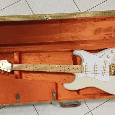 Fender LTD American Vintage 1957 Commemorative Stratocaster, MN, 2007 - VBL image 2