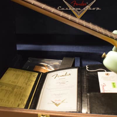 Mint Fender Limited Edition '60 Stratocaster Journeyman Relic Faded Aged Surf Green image 11