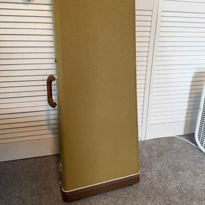 Fender 2025 av2 case- Tweed image 4
