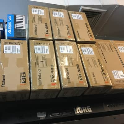 Roland V-Combo VR-09B Performance Keyboard Organ Synth VR 09 B New//ARMENS// image 3