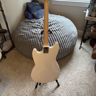 Squier Squier Sonic Bronco Bass - Arctic White with Maple Fingerboard 2023 image 6