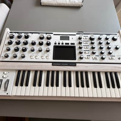 Moog Minimoog Performer Voyager - Limited Edition White 2013 - Limited Edition White image 10