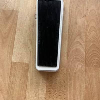 Dunlop 105Q Cry Baby Bass Wah 1999 - Present - White image 8