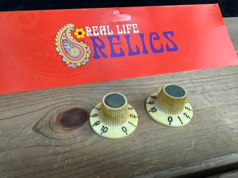 Real Life Relics Fender® Style Aged Off White 65 Jazzmaster® Witch Hat Knobs 2 pack 24 Spline No Text image 1