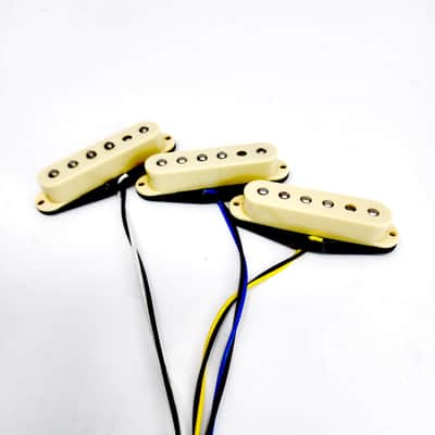 Brio Vintage Style Single Coils Alnico V Set of 3 (Cream/Black or White) image 7