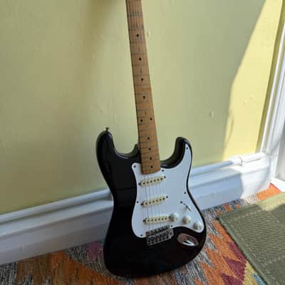Squier by Fender Japan Fujigen Strat 1986 - Black poly with maple neck and fingerboard image 2
