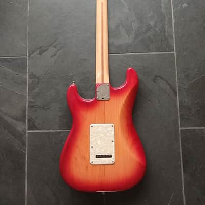 Fender 50th Anniversary American Deluxe Stratocaster 2004 - Sunburst image 4