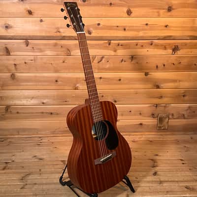 Martin 000 Jr E Sapele Acoustic Guitar - Natural image 2