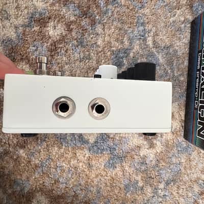 Electro-Harmonix Battalion Bass Preamp/DI 2017 - Present Black Graphic image 5