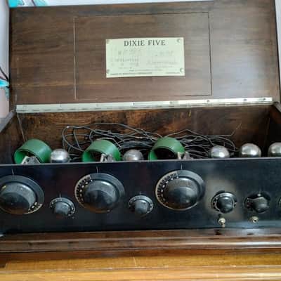 Dixie Five tube radio in excellent cosmetic condition for repair - 1920's image 2