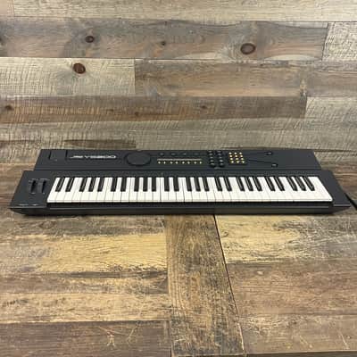 Yamaha YS200 FM 61 Key Synthesizer 1988 W/fitted gig bag - Black image 1