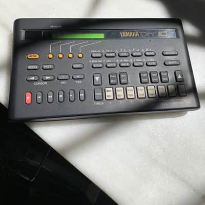 Yamaha qy10 1982 negro image 4