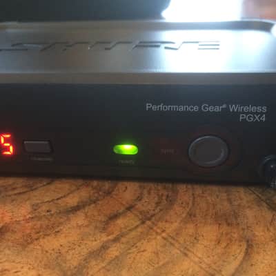 Shure PGX4 - PGX2 Wireless Microphone System With SM58 image 5