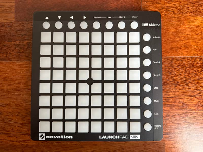 Novation Launchpad Mini MKII Pad Controller 2015 - 2019 - Black image 1