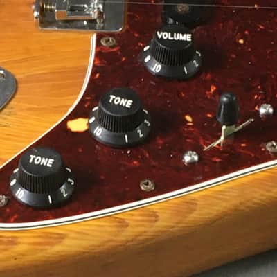 Vintage 1980s Fender Stratocaster Custom Natural Relic Nitro Lacquer Swamp Ash ST72 Hardtail HSC Ultra Light 6.3 Lb image 4