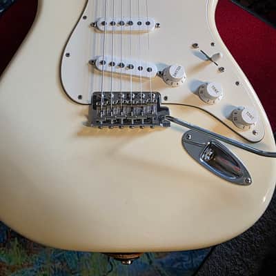 Fender American Special Stratocaster with Maple Fretboard 2015 - 2018 - Olympic White image 3