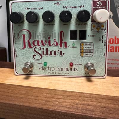 Electro-Harmonix Ravish Sitar Sitar Emulator 2011 - Present - Green / Red image 1