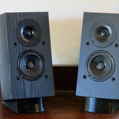 Pioneer SP-BS22-LR 2-Way Bookshelf Speakers by Andrew Jones image 2