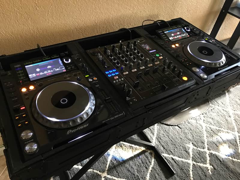 Pioneer CDJ-2000 Nexus (x2) w/ DJM 900 Nexus 4-Channel Mixer 2015 Black Bild 1