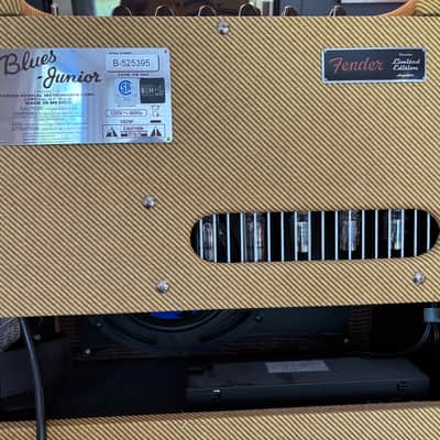 Fender Blues Junior Lacquered Tweed 15-Watt 1x12" Guitar Combo 2016 - Present - Lacquered Tweed image 3