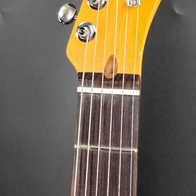 Fender 0114960300 American Professional Classic Telecaster®, Rosewood Fingerboard, 3-Color Sunburst image 5