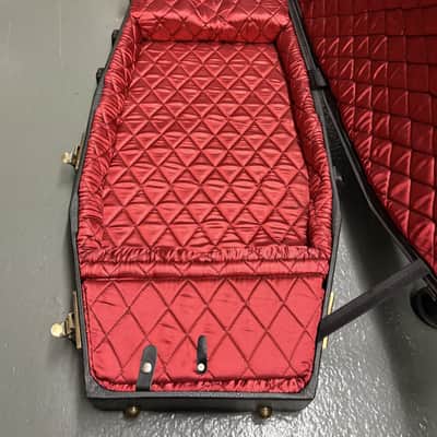 Warwick Casket Case Red Interior (Used) image 4