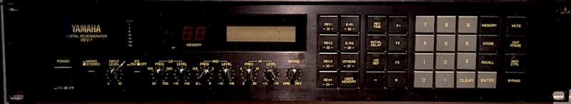 Yamaha Rev7 black image 1