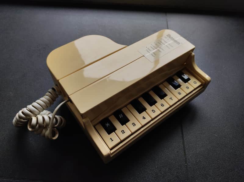 LO-FI Vintage Phone Grand Piano Shaped Microphone 1980's - White image 1