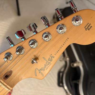 2001 Fender American Series Stratocaster with Maple Fretboard 2000 - 2002 - Hot Rod Red image 4
