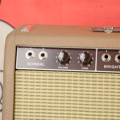 Fender '62 Deluxe Combo Guitar Amplifier image 2