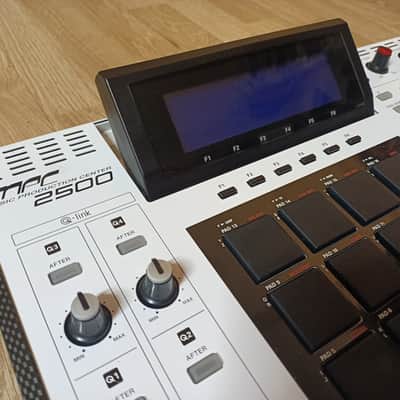 Akai MPC2500SE Special Edition image 4