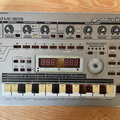 Roland MC-303 Groovebox 1990 - 1998 - Silver