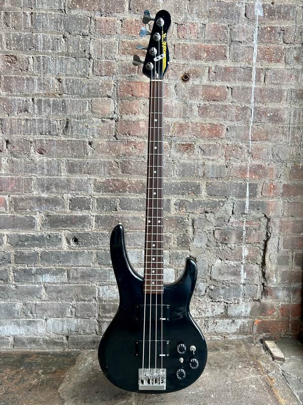 Used Washburn Force 40 Bass image 1